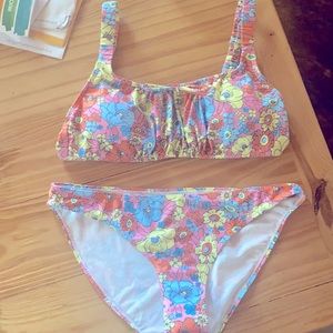 Cute floral 2 piece bathing suit!
